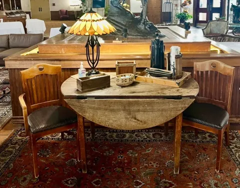 A round table with collected decorative objects