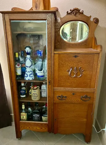 Plates and collected pieces in wood shelving
